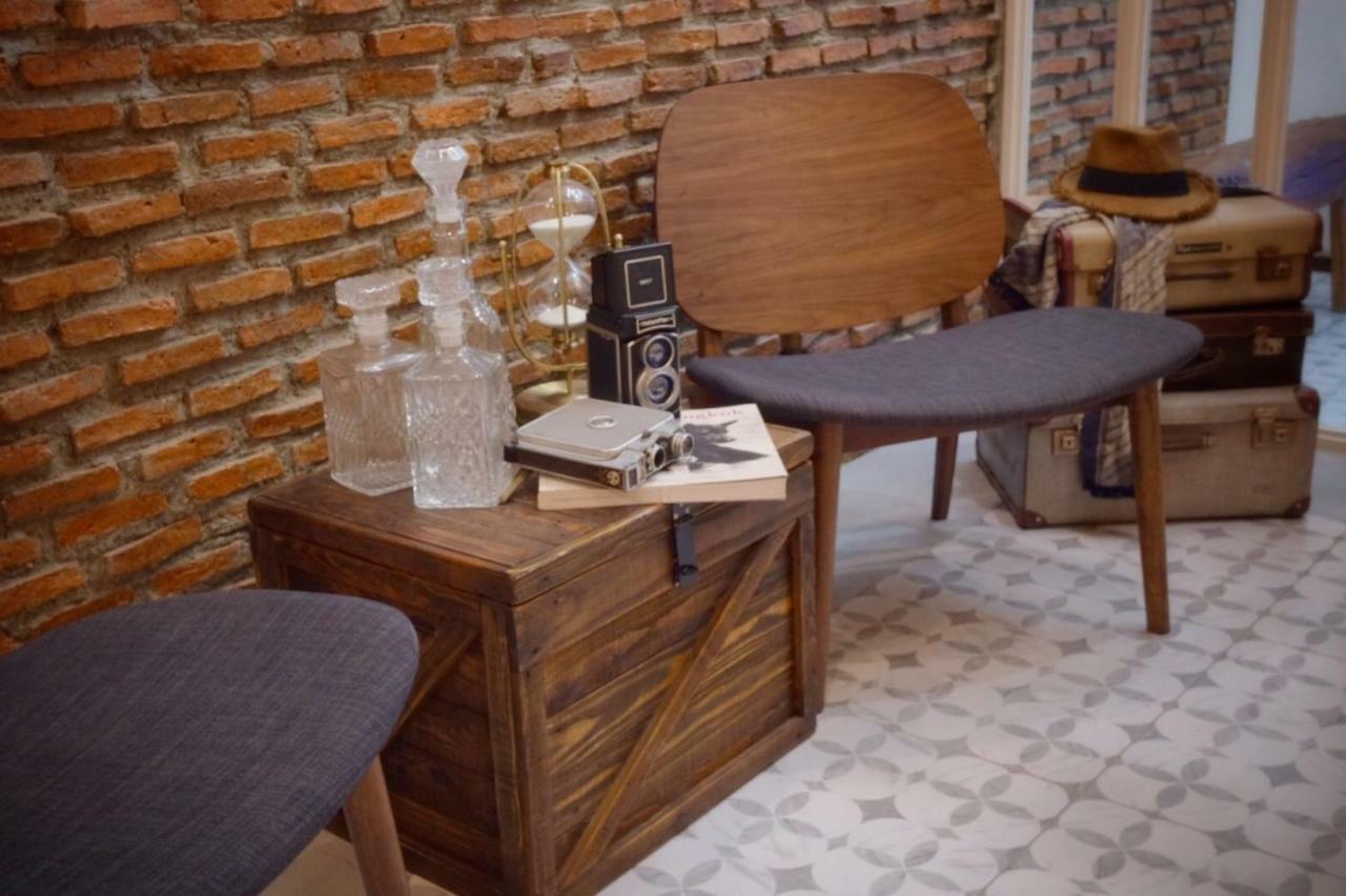 Hide And Seek Boutique Hometel Bangkok Exteriör bild