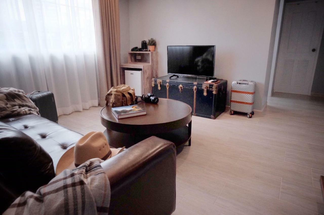 Hide And Seek Boutique Hometel Bangkok Exteriör bild